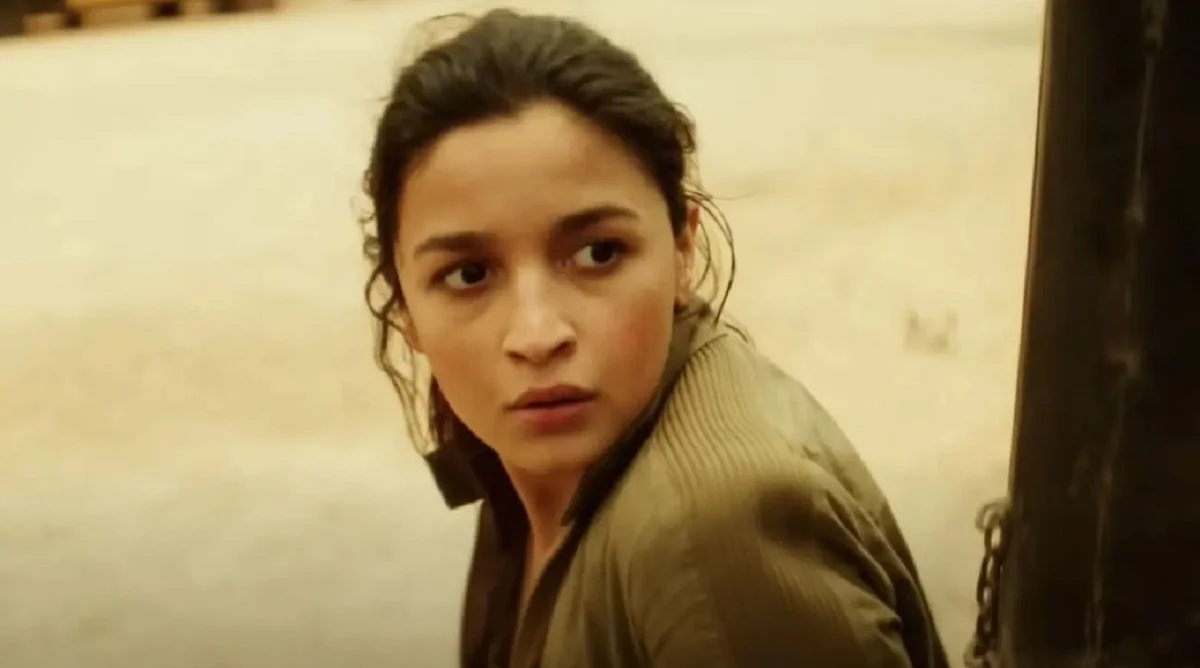 Agente Stone: Estava Alia grávida do seu filho no filme ?