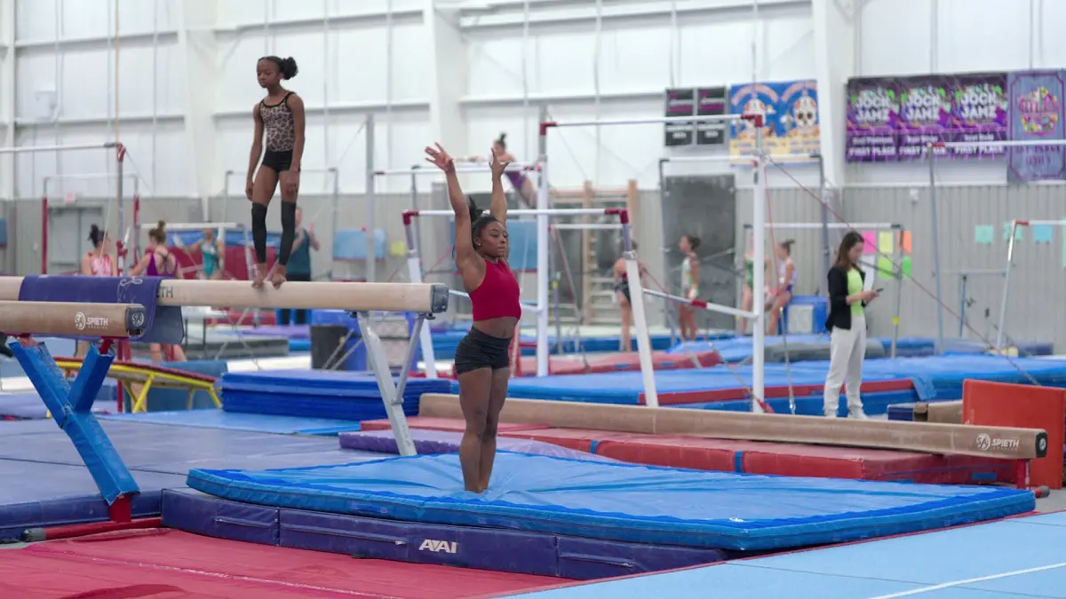 simone biles pais hoje